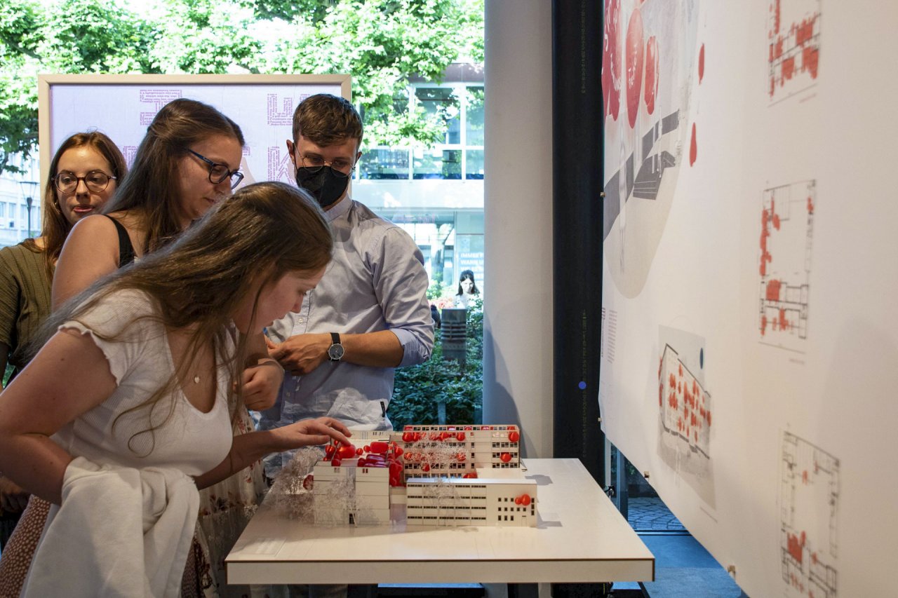 Hochschule_Mainz_Innenarchitektur_BachelorVerabschiedung_youarewhatyoukeep_2022