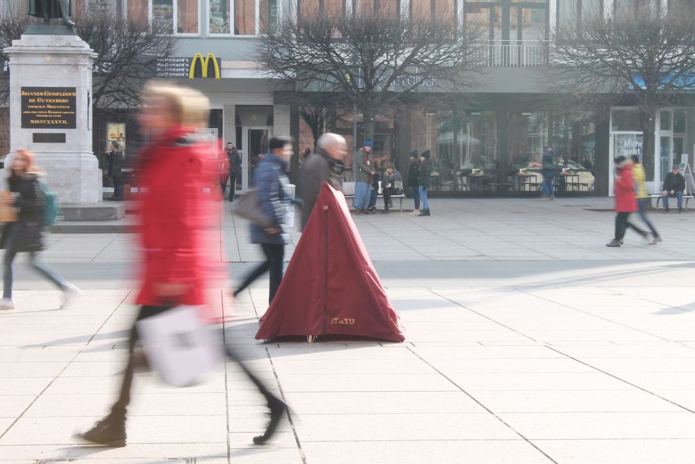 Hochschule Mainz, Mein rechter rechter Platz ist frei, Master Entwurf Szenischer Raum Weltenräume von Isabel Hane