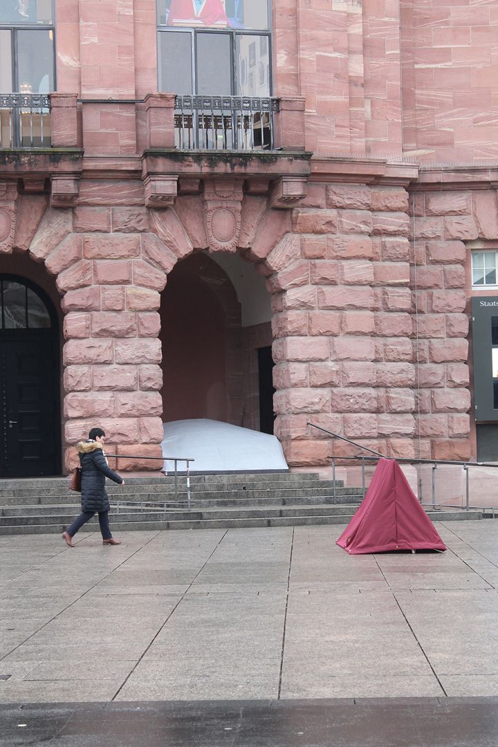 Hochschule Mainz, Mein rechter rechter Platz ist frei, Master Entwurf Szenischer Raum Weltenräume von Isabel Hane